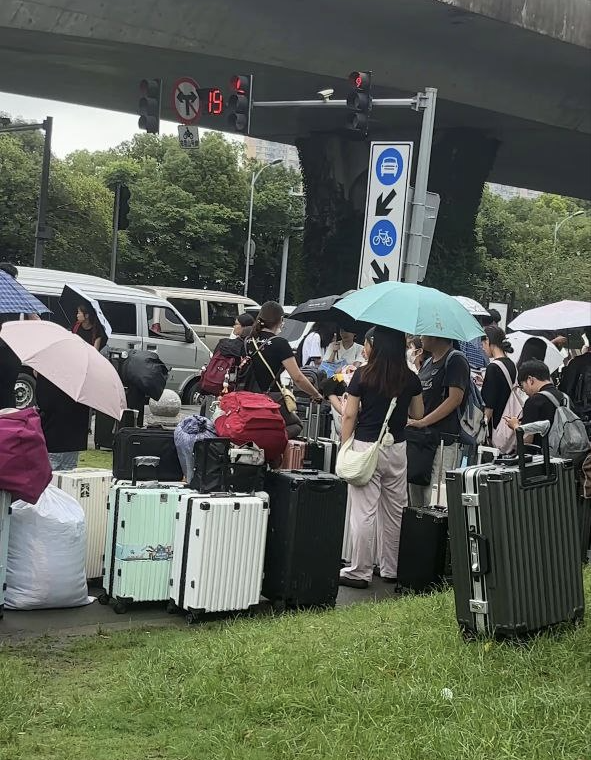 ​昆山黑中介收割暑假工：三场骗局